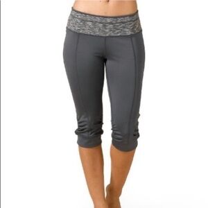 prAna Alyson GRAY CROP CAPRI LEGGINGS KNICKERS XS YOGA ATHLETIC SPACE DYE Ruched